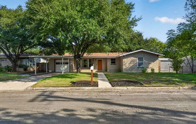 110  Westchester Dr