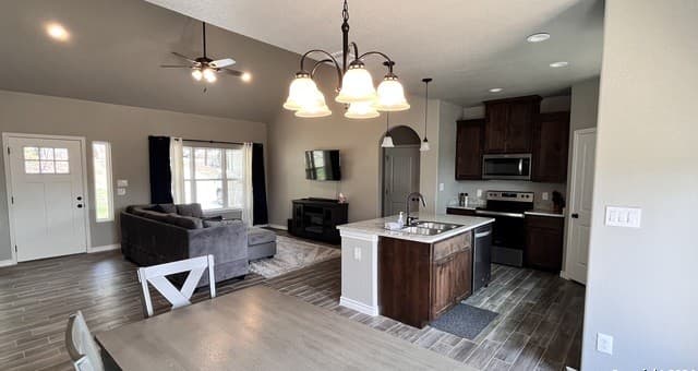 946  Cypress Dr, Canyon Lake, TX 78133 — photo 4