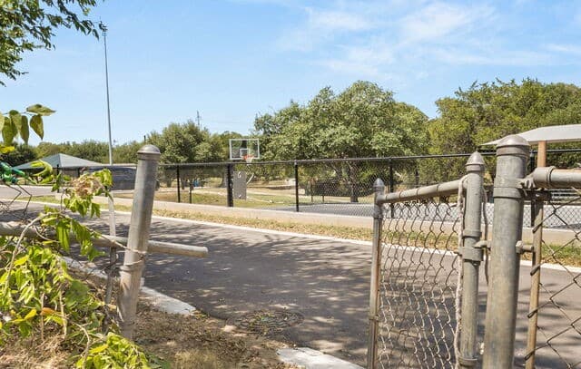 807  Boulder Dr, Universal City, TX 78148 — photo 25