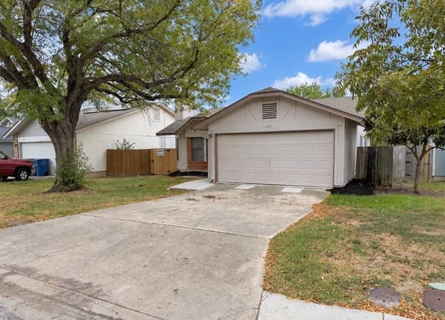 6111  Feather Nest Ln, San Antonio, TX 78233 — photo 2