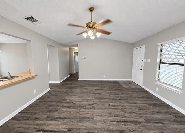 6111  Feather Nest Ln, San Antonio, TX 78233 — photo 7