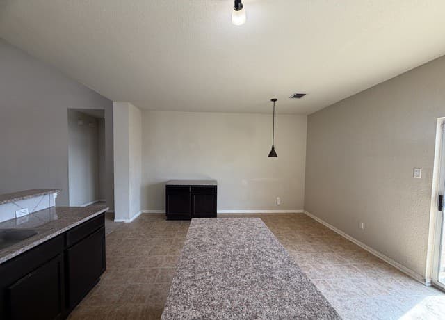 11402  Garden Fls, San Antonio, TX 78245 — photo 6