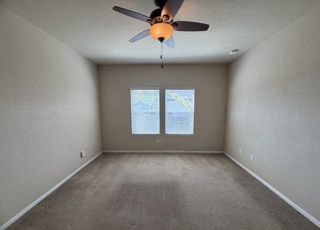 11402  Garden Fls, San Antonio, TX 78245 — photo 9