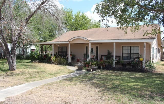 272 Jourdanton