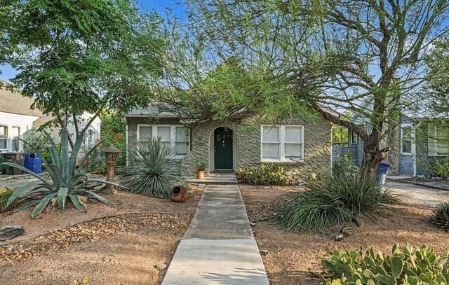 109 Thorain Blvd