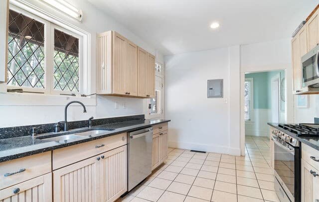 160  Terrell Rd, San Antonio, TX 78209 — photo 13