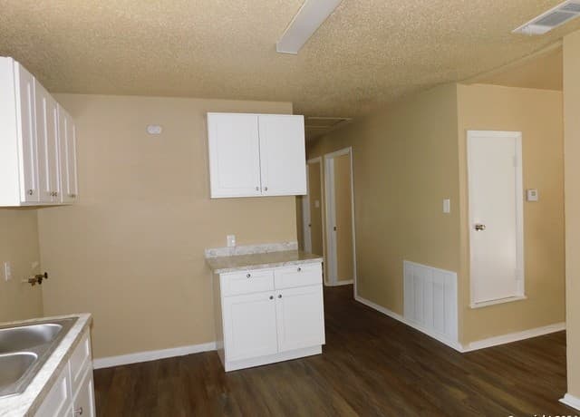 9017  Garnett Ave, San Antonio, TX 78221 — photo 5