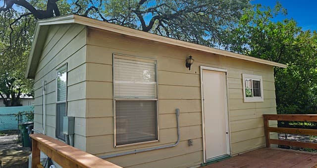 1506  Waverly Ave Studio Unit 2
