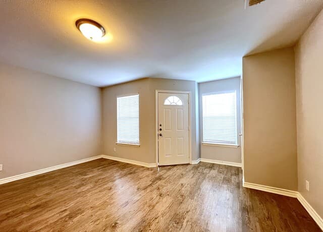 315  Autumn Pass, San Antonio, TX 78245 — photo 2