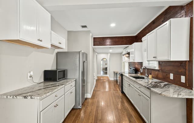 314  Queen Anne Ct, San Antonio, TX 78209 — photo 8