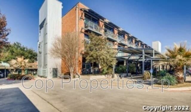 1331  S Flores St