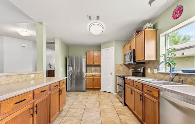 5730  Grosmont, San Antonio, TX 78239 — photo 4