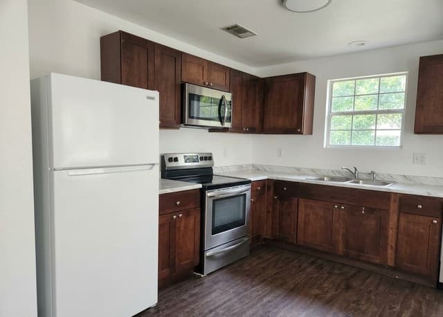 904  Thompson Place, San Antonio, TX 78226 — photo 12