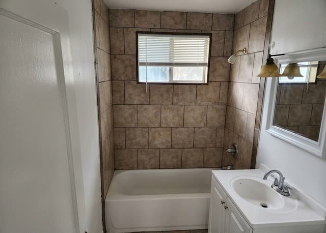 904  Thompson Place, San Antonio, TX 78226 — photo 21