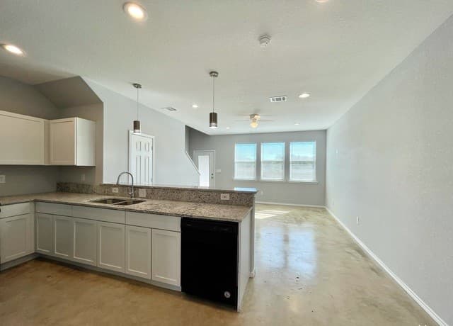 6922  Crestway Rd Unit 4, San Antonio, TX 78239 — photo 2