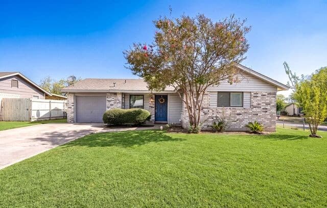 5803  Woodhollow