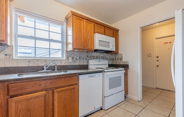 4334  Stockdale St, San Antonio, TX 78233 — photo 7