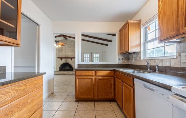 4334  Stockdale St, San Antonio, TX 78233 — photo 8