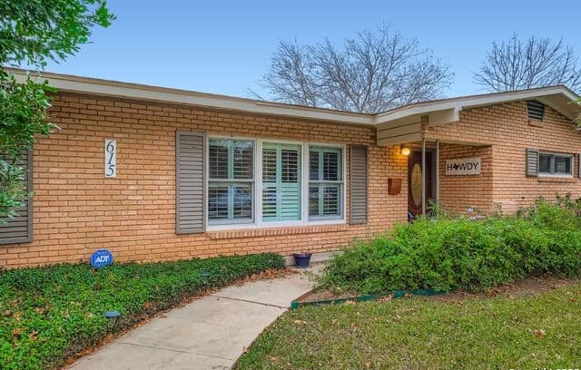 615 Cave Ln