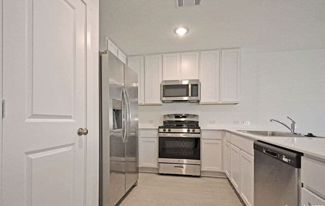 2414  Legends Crk, New Braunfels, TX 78130 — photo 11