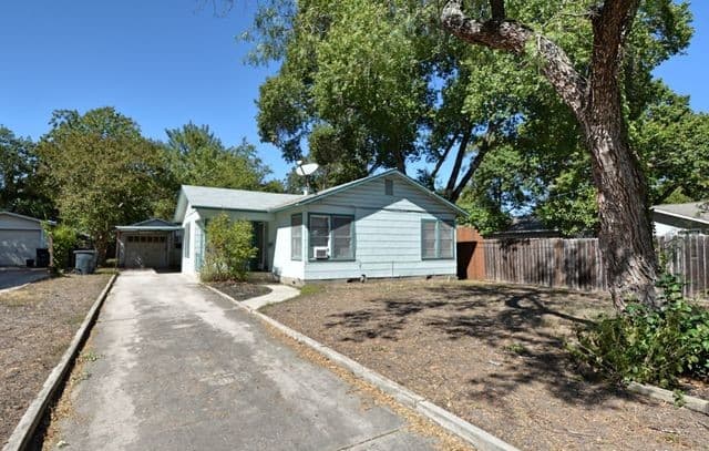 730  Roosevelt St, New Braunfels, TX 78130 — photo 2
