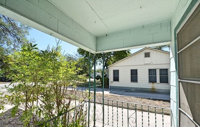 730  Roosevelt St, New Braunfels, TX 78130 — photo 3