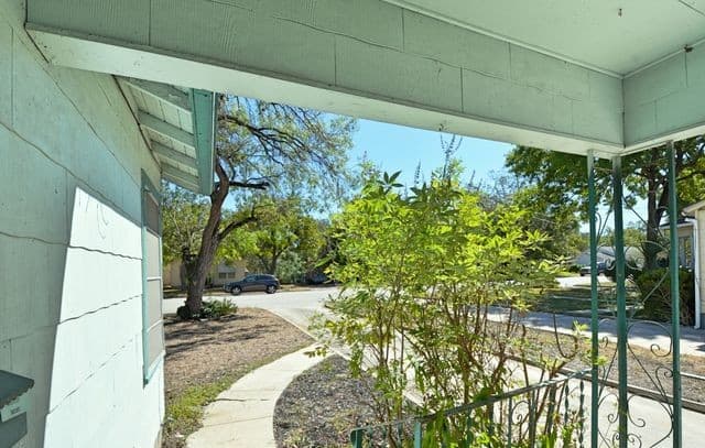 730  Roosevelt St, New Braunfels, TX 78130 — photo 4