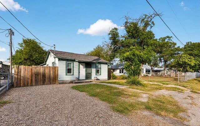 1112 Lorenzo St