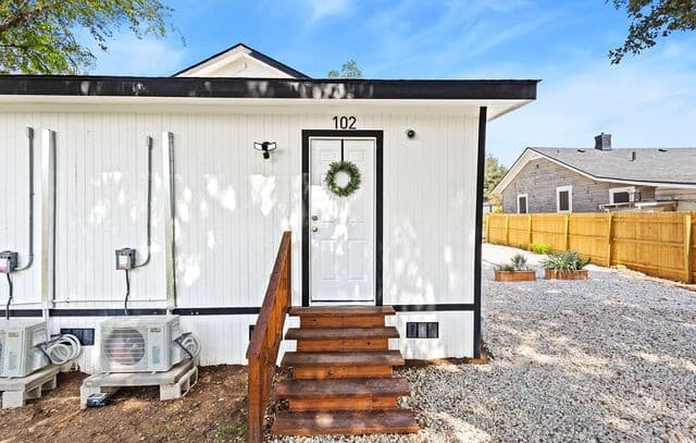 202 Bailey Unit 102