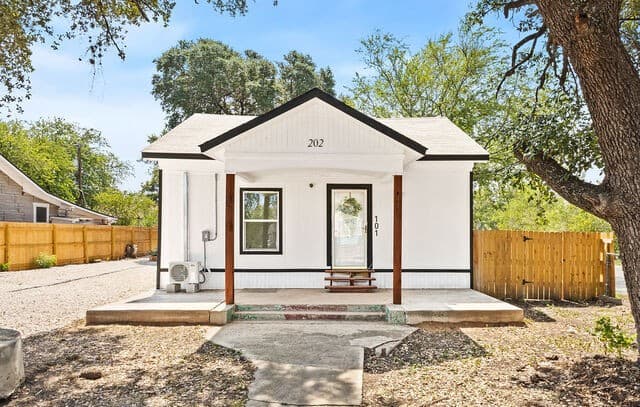 202 Bailey Ave Unit 101