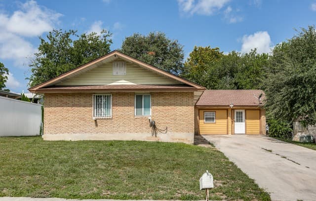 2411 Marilyn Kay St