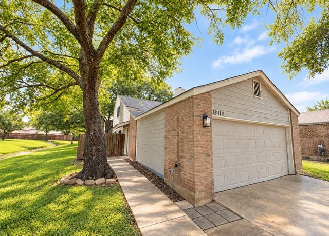 13114 Brook Garden Ln