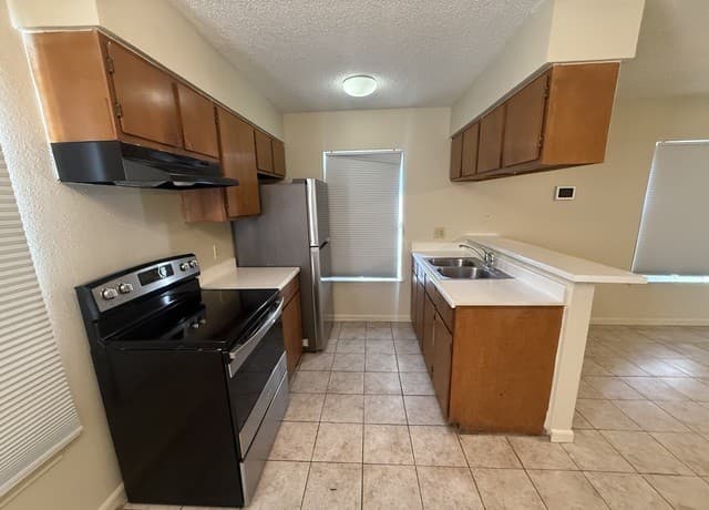 1807 W Olmos Dr Unit 2, San Antonio, TX 78201 — photo 5