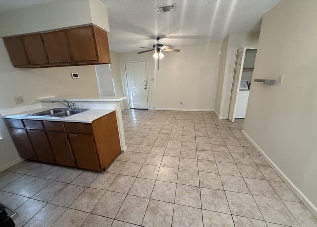 1807 W Olmos Dr Unit 2, San Antonio, TX 78201 — photo 7