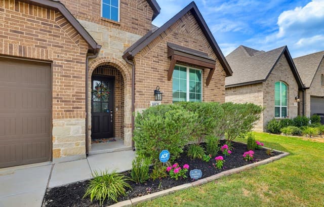 10131  Mitra Way, San Antonio, TX 78224 — photo 3