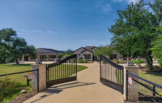 113  Greco Bend, Boerne, TX 78006 — photo 2