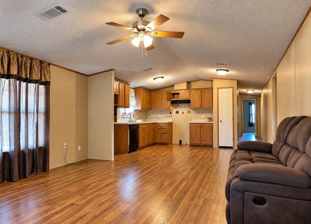 512 SW Hickey, Cotulla, TX 78014 — photo 9