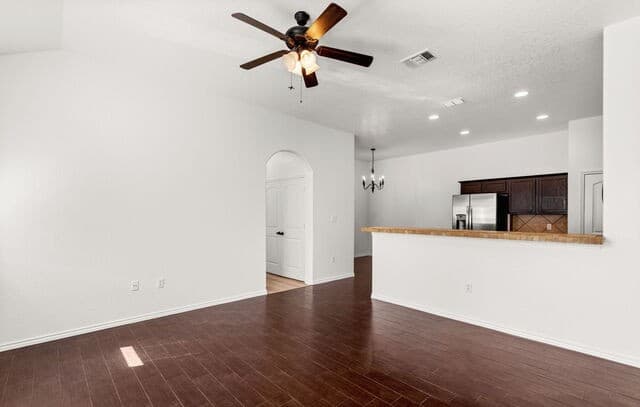 586  Creekside Circle, nan — photo 3