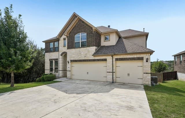 1086  Boulder Run, New Braunfels — photo 2