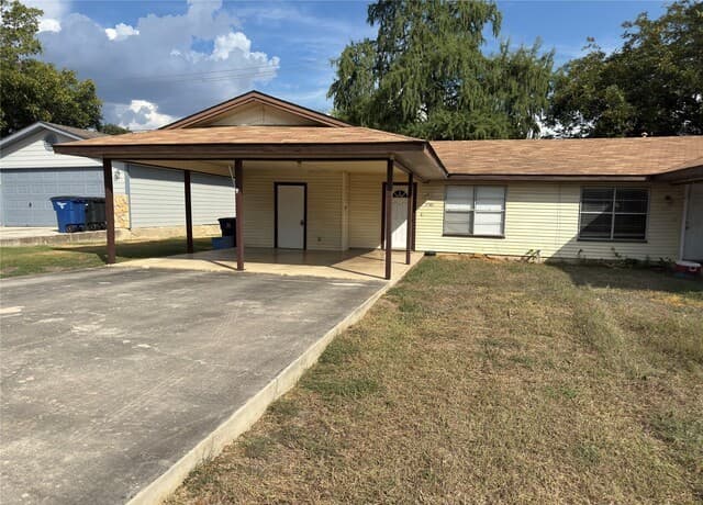 2745  Maple Tree Road, New Braunfels — photo 3