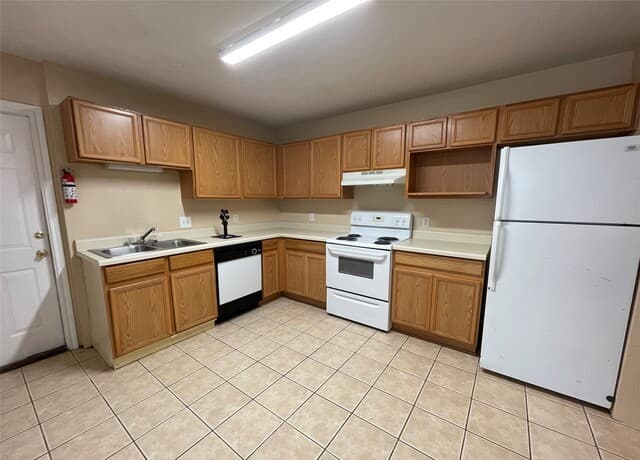 11241  TERRA LOOP RD Road, San Antonio, TX 78233 — photo 2