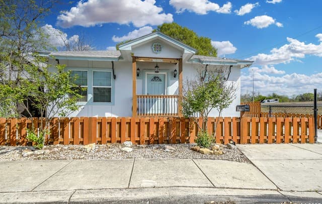1503 Edison Dr