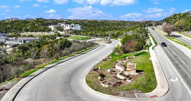 602 Winding Ravine