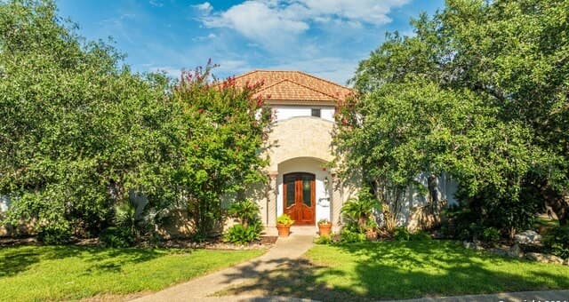 22 Royal Gardens Dr