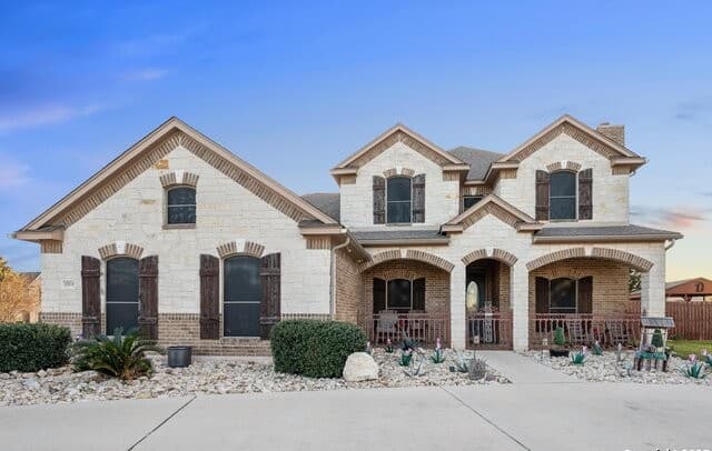 6904 Laura Hts
