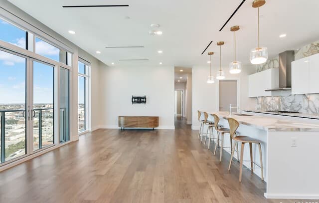 123 Lexington Unit 1602