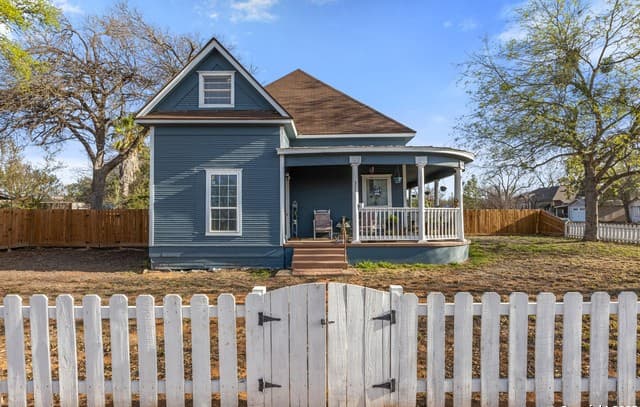 421 E Rio Grande