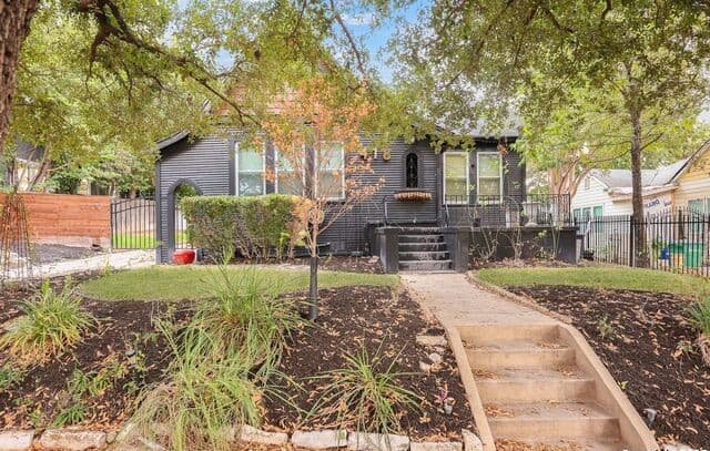 418 W Rosewood Ave