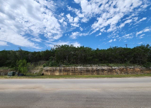 502 Winding Ravine