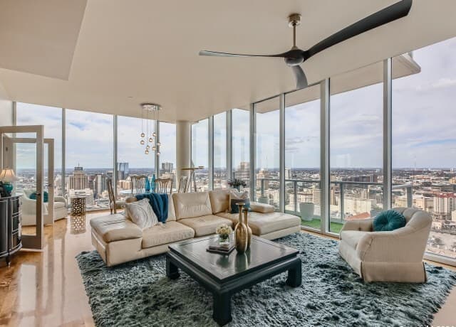 701 N. Saint Marys Unit 15
